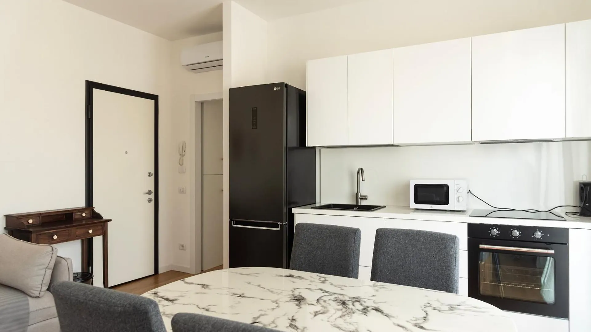 Youhosty - Soderini 25 Milan Apartment